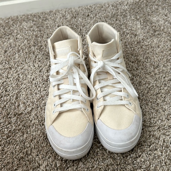 Adidas cream color sneakers size 8 - Picture 5 of 10